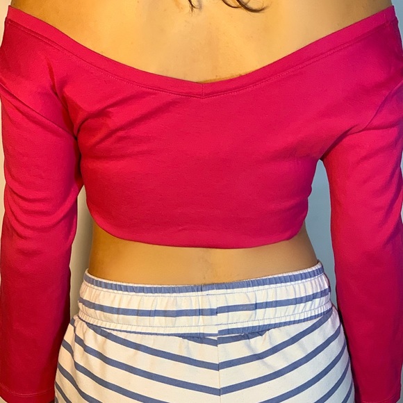pink knotted long-sleeved crop top. - Picture 2 of 2